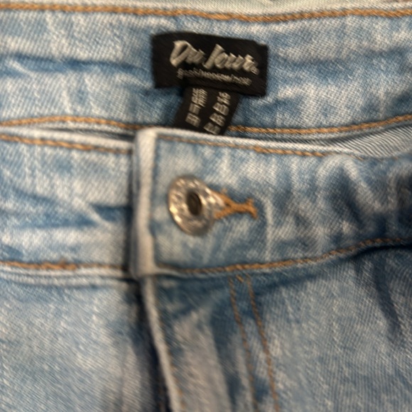 Du Jour Light wash wide leg high waisted jeans. Cropped. Some stretch. - Picture 5 of 6